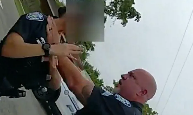 Cengkram Leher Sesama Petugas Saat Hadapi Tersangka, Polisi Ini Diselidiki