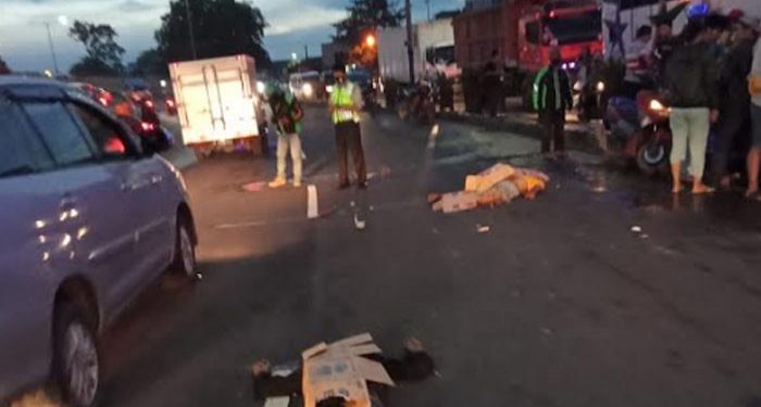 Tabrak Cor Beton Marka Jalan, Pengendara dan Penumpang Motor Tewas