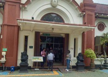 Oknum Hakim PN Surabaya Kenas OTT KPK, Apartemen dan Ruangan Kerjanya Disegel KPK