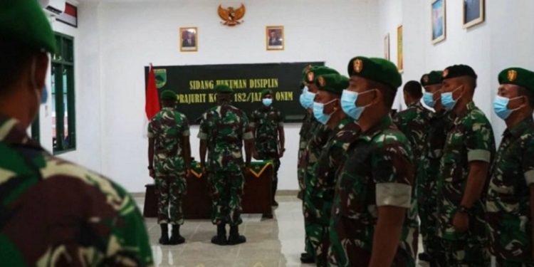 Minum Miras dan Buat Onar, Dua Prajurit TNI Ditahan
