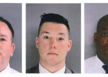 Tiga Petugas Polisi Dihadapkan dengan Tuduhan Pembunuhan terhadap Bocah 8 Tahun