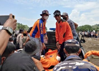 Polisi Akan Periksa Pimpinan Kelompok Ritual di Pantai Payangan