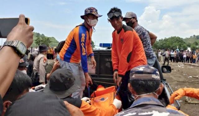 Polisi Akan Periksa Pimpinan Kelompok Ritual di Pantai Payangan