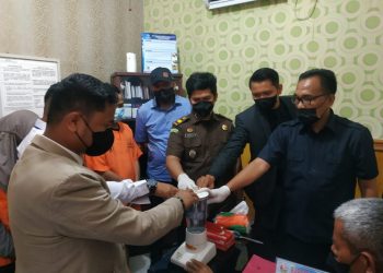 4 Tersangka Ditangkap, Polres Kampar Musnahkan 30,70 gram Sabu