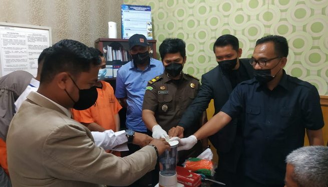 4 Tersangka Ditangkap, Polres Kampar Musnahkan 30,70 gram Sabu