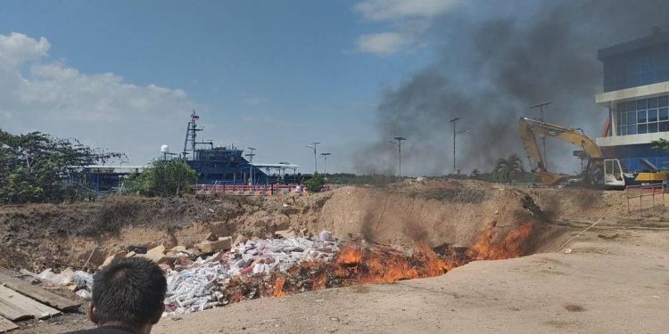 797.192 Batang Rokok dan 3.696 Liter Miras Ilegal Dimusnahkan KPPBC Karimun