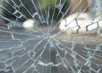 Pelajar Bermotor Tertabrak Mobil Saat Masuk Tol Jakarta-Cikampek