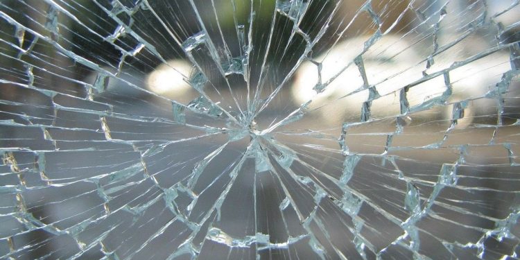 Pelajar Bermotor Tertabrak Mobil Saat Masuk Tol Jakarta-Cikampek