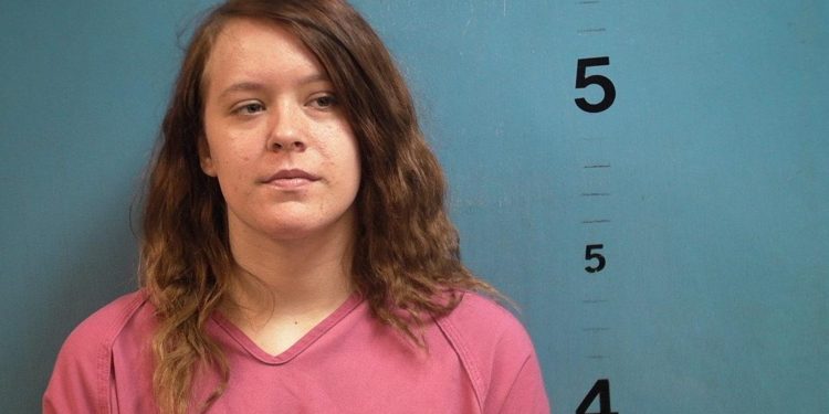 Demi Tinggal Bareng Pacar, Remaja Ini Bakar Rumahnya, Bunuh Ibu dan Saudara Laki-laki lalu Kabur