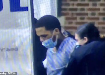 Pria Ini dengan Brutal Tikam Enam Anggota Keluarganya yang Sedang Tidur dengan Dua Pisau Dapur