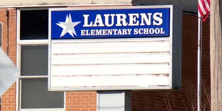 Bocah SD Bawa Pistol Kakeknya ke Sekolah, Dikeluarkan