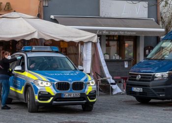 Diduga Tenggak Sebotol Sampanye Bersama, 9 Orang Tergeletak di Lantai Bar Tak Sadarkan Diri