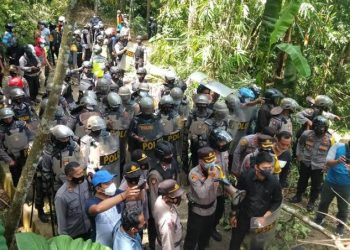 Viral Aparat Polisi Kepung dan Tangkap Warga Wadas