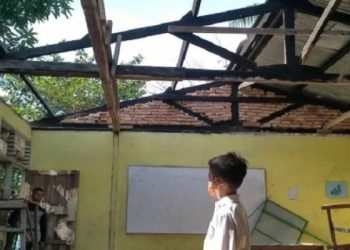 Parah, Atap Sekolah Raib Digondol Maling