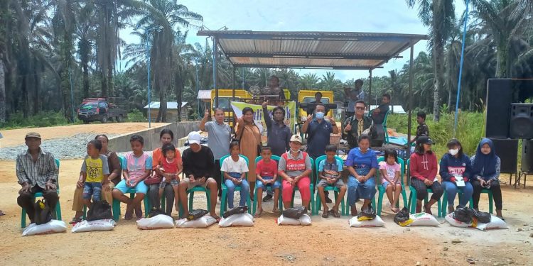 Dalam Peresmian Kantor Barunya, PT ASS Adakan Acara Bakti Sosial dan Beri Santunan Kepada Kaum Duafa