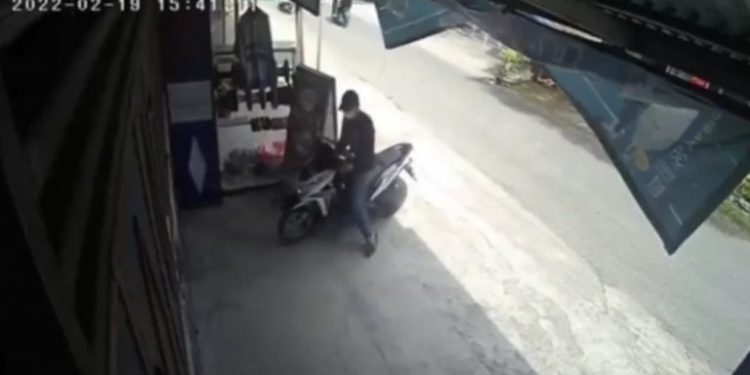 Aksinya Mencuri Motor Terekam CCTV, pelaku Langsung Diringkus Polisi