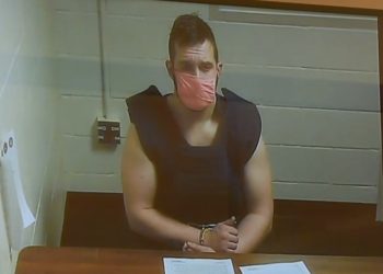 Pria Ini Pukuli Istrinya hingga Tewas sementara Anak-anaknya Menunggu di Lantai Bawah