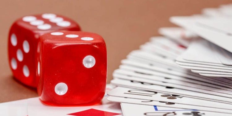 IRT Berusia 58 Tahun Tertangkap Bersama Dua Pria Bermain Judi Song