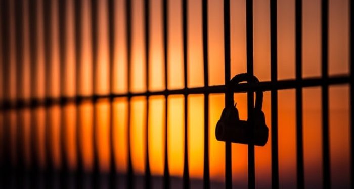 Membunuh Saudaranya, Remaja Ini Dihukum Hingga 100 Tahun