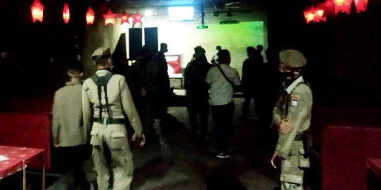 Tak Miliki Surat Nikah, Satpol PP Padang Bawa 5 Perempuan dan 2 Lelaki saat razia Hotel Melati