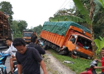 Laka Lantas Truk vs Minibus di Jalan Lintas Timur Lirik, Dua Orang Tewas