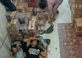 Emak-Emak Nekat Gasak Tas Milik Pemilik Warung Saat Tertidur, Uang Belasan Juta Raib Dalam Sekejap