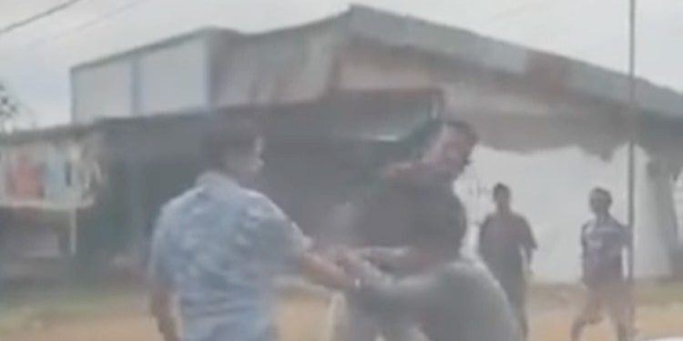 Viral, Oknum Polisi Keroyok Sopir Bus di Payakumbuh