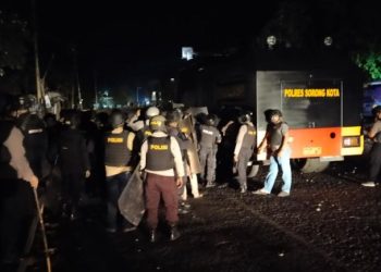 Massa yang Blokade Jalan di Kota Sorong Akhirnya Bubar Usai Ditembak Gas Air Mata