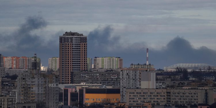 Perjuangan Belum Usai, Langit Malam Ukraina Masih Diterangi Ledakan Bom