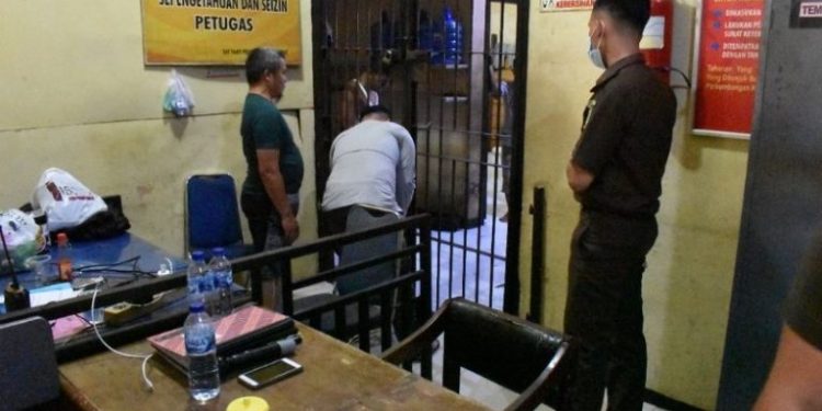 Kejari Pasbar tahan Tersangka Korupsi Pembangunan Lapangan Tenis