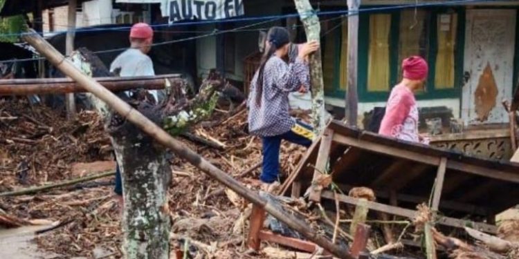 15 Rumah Rusak Berat, Banjir Bandang Terjang Perumahan di Pasaman