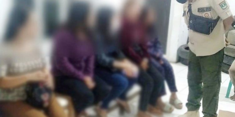 Enam Pemandu Karaoke di Pasaman Diamankan Satpol PP