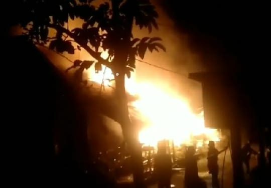 Seorang Warga Meninggal saat Api Lahap Tiga Rumah di Pasaman