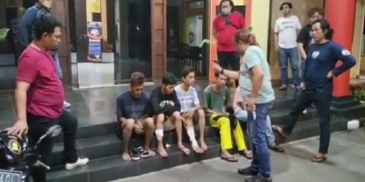 Melawan Saat Ditangkap, Satreskrim Polrestabes Palembang Tembak Begal Sadis Bersenjata Pedang dan Gergaji