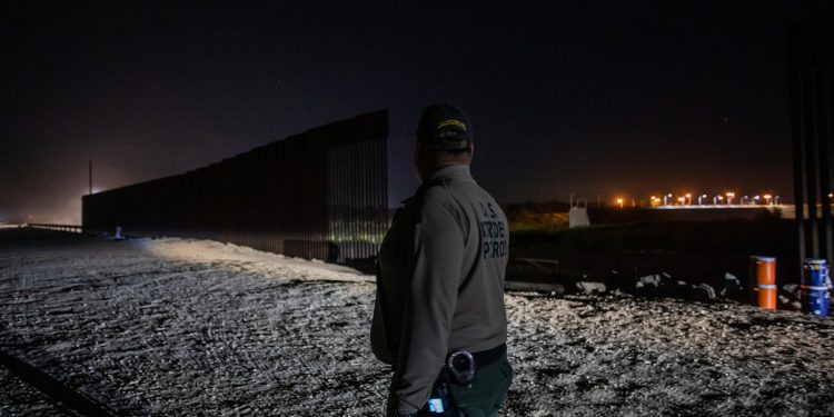 Melarikan Diri, Migran Meksiko Ditembak Mati Agen Patroli Perbatasan Arizona