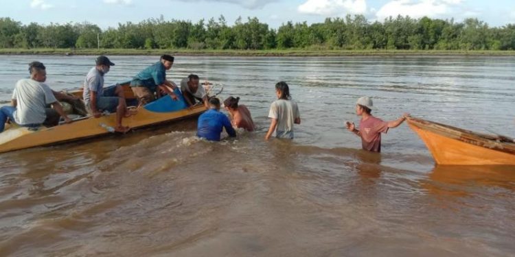 Perahu Pompong Tenggelam di Teluk Meranti, Pelalawan, 6 Penumpang Meninggal Dunia dan 7 Selamat