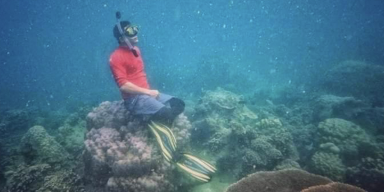 Nekat Duduk di Terumbu Karang, Pria Ini Terancam Hukuman 10 Tahun