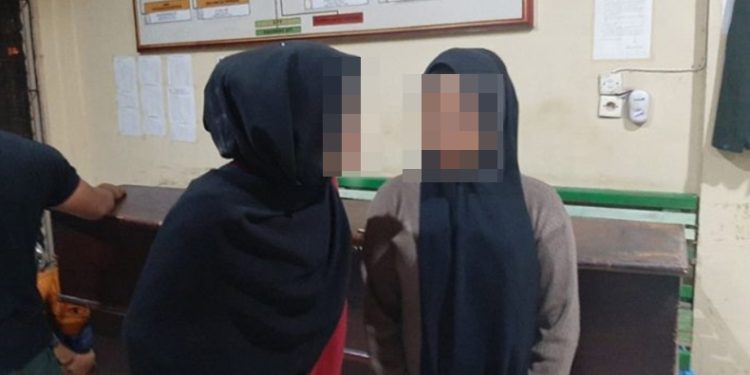 Diduga Mesum, 3 Pria dan 2 wanita Digrebek Warga
