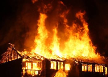 Ditinggal Pemilik, Rumah Papan di Bengkalis Hangus Terbakar