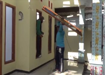 Murka Diselingkuhi dan Ditalak Suami, Istri Sah Bongkar Rumah Hasil Kerja Jadi TKI