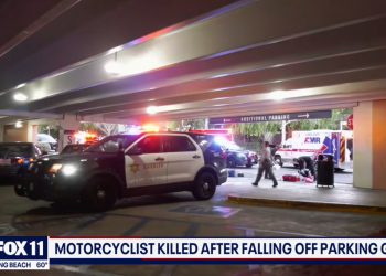 Lagi Diajarin Bawa Motor, Wanita Ini Jatuh dari Tempat Parkir di Lantai Tiga