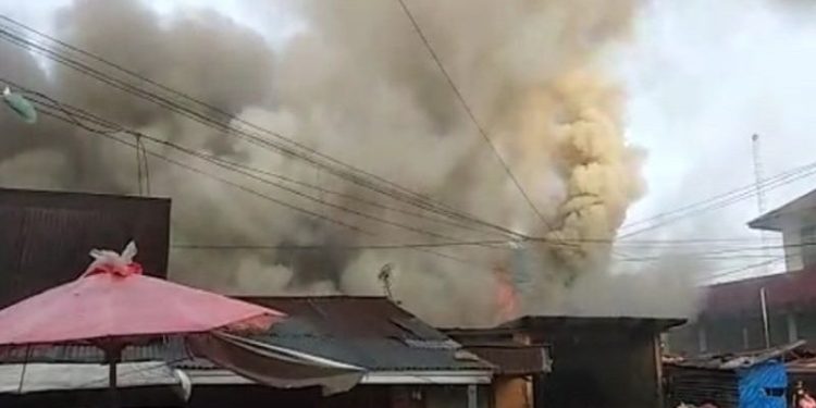 Pasar Bawah Kota Bukittinggi Terbakar, 4 toko Hangus