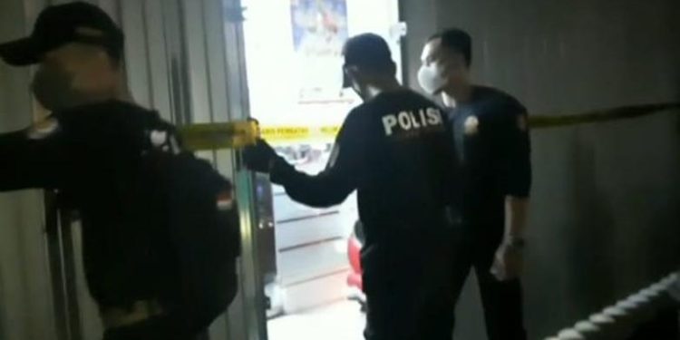 Tak Pasang Aplikasi PeduliLindungi, 13 Tempat Usaha di Semarang Disegel Satpol PP