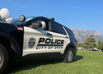 Ditilang karena Lampu Mobilnya Rusak, Polisi Malah Temukan Ini di Dompet Seorang Pria