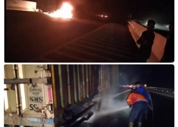 Truk Kontainer Terbakar di Tol Permai
