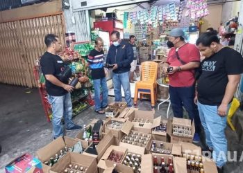 Sambut Ramadhan, Ribuan Botol Miras Diamakan Polda Riau