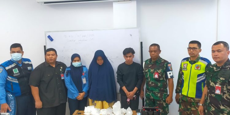 Bawa Sabu 1,6 Kg, Sepasang Mahasiswa Diamankan di Bandara SSK II