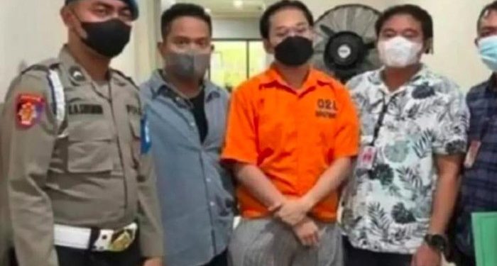 Kegagahan Indra Kenz Hilang Berbaju Tahanan
