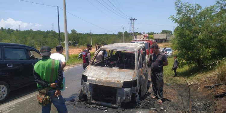 Mobil Berpenumpang Jamaat Gereja Terbakar, Bruntung Tidak Ada Korban Jiwa