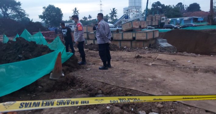 Warga Panik! Tower BTS Roboh Menimpa Pemukiman Padat Penduduk di Depok